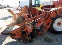 E-902 International 275 Swather