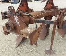 E-704  IH 4 Bottom Roll Over Plow