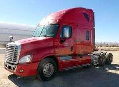 E-707 2010 Freightliner Cascadia Truck Tractor