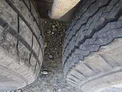 E-660 2001 Cherokee 24' LQ Horse Trailer