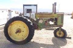 E-1051 1951 John Deere G Tractor