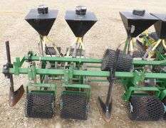 E-113 3-Point Onion Planter