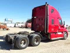 E-707 2010 Freightliner Cascadia Truck Tractor