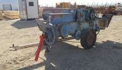 E-909  Ford 530 Baler