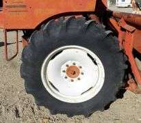 E-902 International 275 Swather