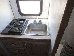 E-660 2001 Cherokee 24' LQ Horse Trailer