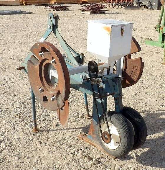 E-1277  3-Point Gopher Baiter