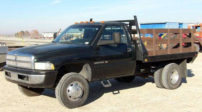 E-1438 2001 Dodge Ram 3500 Flatbed Pickup