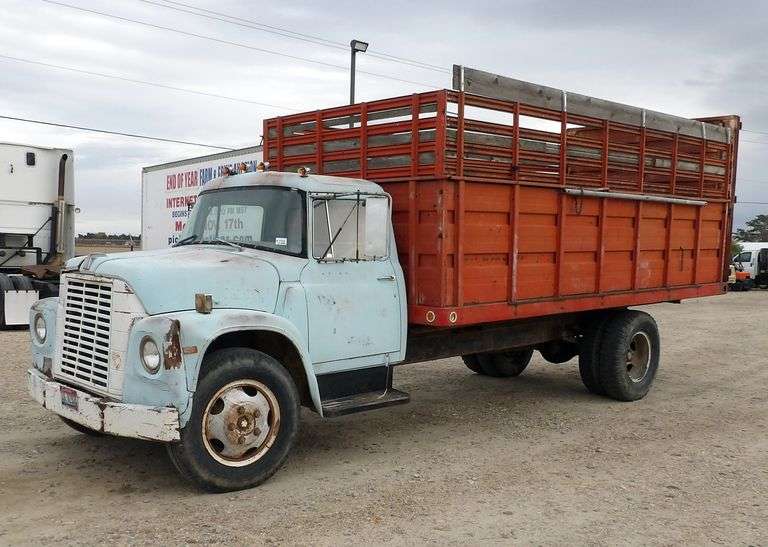 E-1332 1968 International 1600 Dump Truck