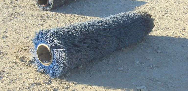 E-1272 Livestock Scratcher