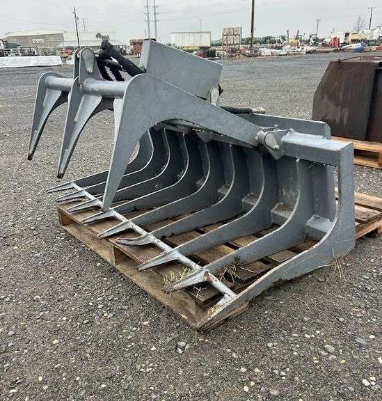 R-325 Skid Steer Skeleton Bucket with Grapple