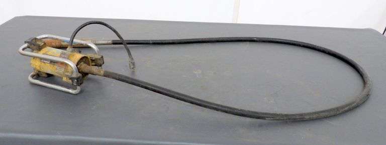 E-1374 Oztec Concrete Vibrator