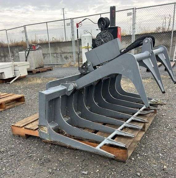 R-325 Skid Steer Skeleton Bucket with Grapple