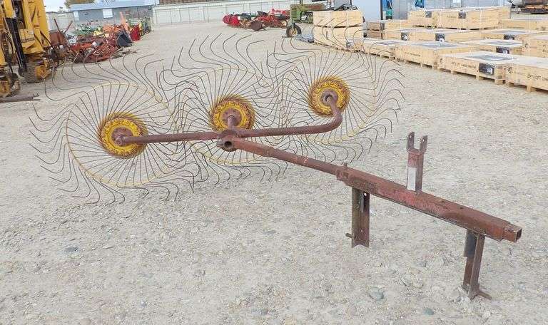 E-1423  3 Wheel Hay Turner