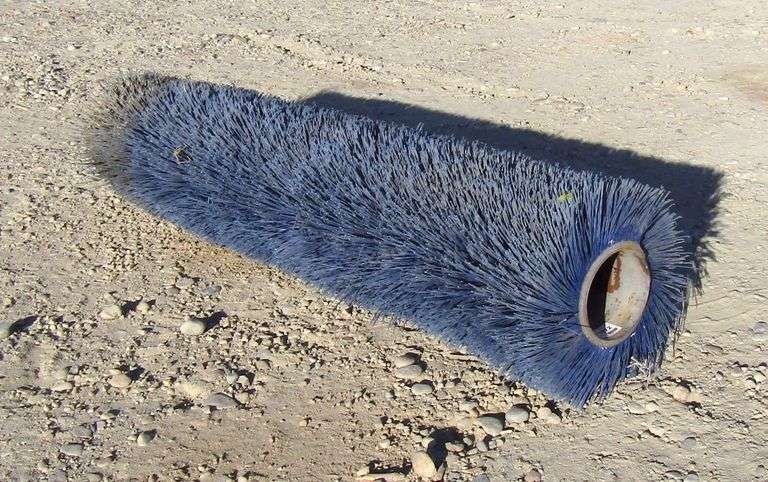 E-1272 Livestock Scratcher