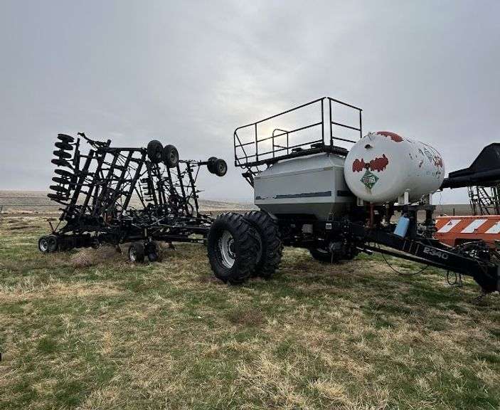 R-140 Flexi-Coil Cart and Air Drill 5000