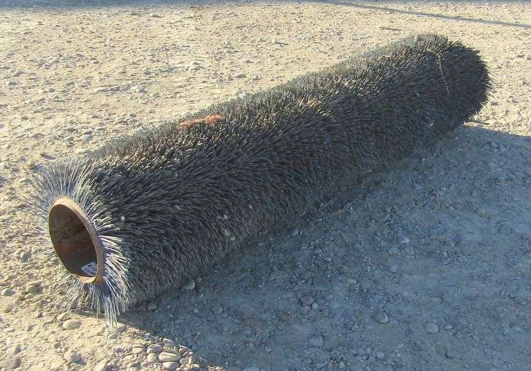 E-1273 Livestock Scratcher