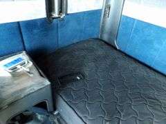 E-1271 1995 Volvo Semi Truck