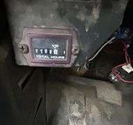 R-323 1995 Ford F800 Service Truck