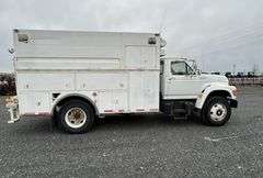 R-323 1995 Ford F800 Service Truck