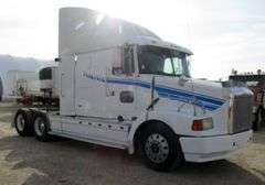 E-1271 1995 Volvo Semi Truck