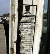 E-1271 1995 Volvo Semi Truck
