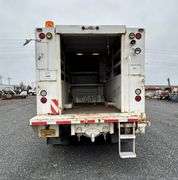 R-323 1995 Ford F800 Service Truck