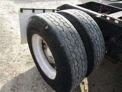 E-1271 1995 Volvo Semi Truck