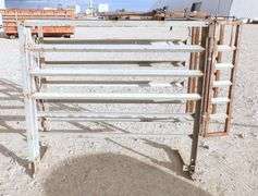 E-1336  Calf Roping Chute