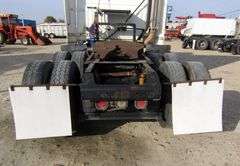 E-1271 1995 Volvo Semi Truck