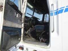 E-1271 1995 Volvo Semi Truck