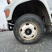 R-323 1995 Ford F800 Service Truck