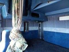 E-1271 1995 Volvo Semi Truck