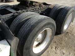 E-1271 1995 Volvo Semi Truck