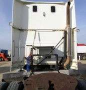 E-1271 1995 Volvo Semi Truck