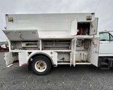 R-323 1995 Ford F800 Service Truck