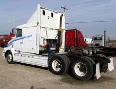 E-1271 1995 Volvo Semi Truck