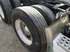 E-1271 1995 Volvo Semi Truck