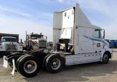 E-1271 1995 Volvo Semi Truck