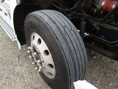 E-1271 1995 Volvo Semi Truck