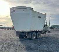 R-263 Roto Mix 1355 Vertical Feeder Mixer Trailer