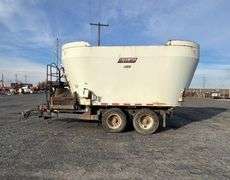 R-263 Roto Mix 1355 Vertical Feeder Mixer Trailer