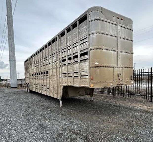 R-440 1975 Wilson Cattle Trailer