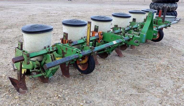 P-144 John Deere 71 Flex Planter