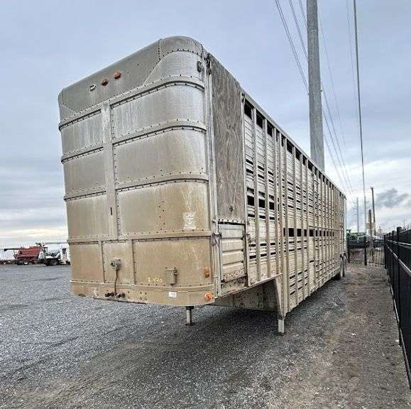 R-440 1975 Wilson Cattle Trailer