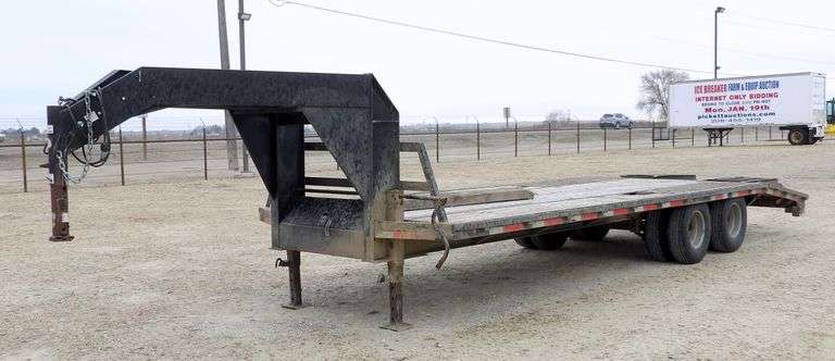 P-101  2006 Great Northern Flatbed Gooseneck Trailer