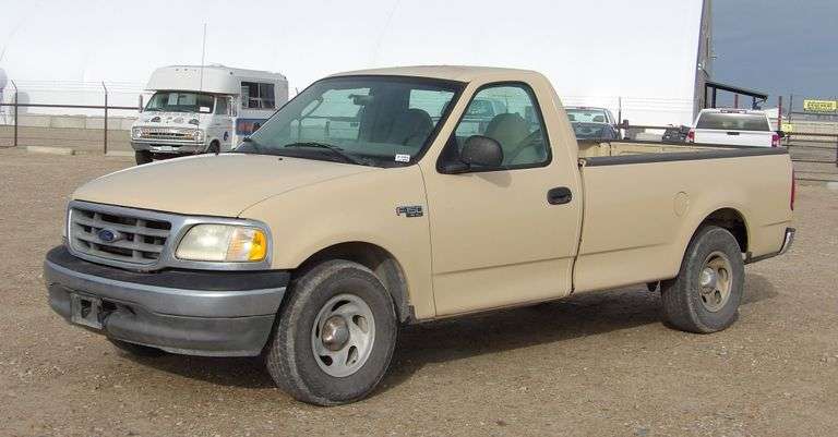 P-304  2003 Ford F-150 XL Pickup