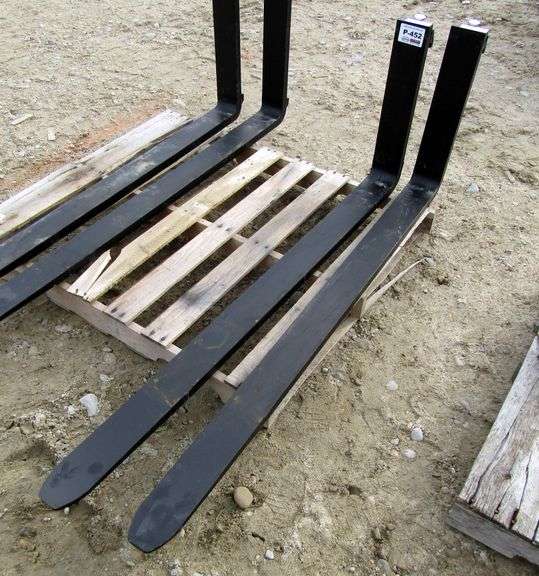 P-452  Pallet Forks