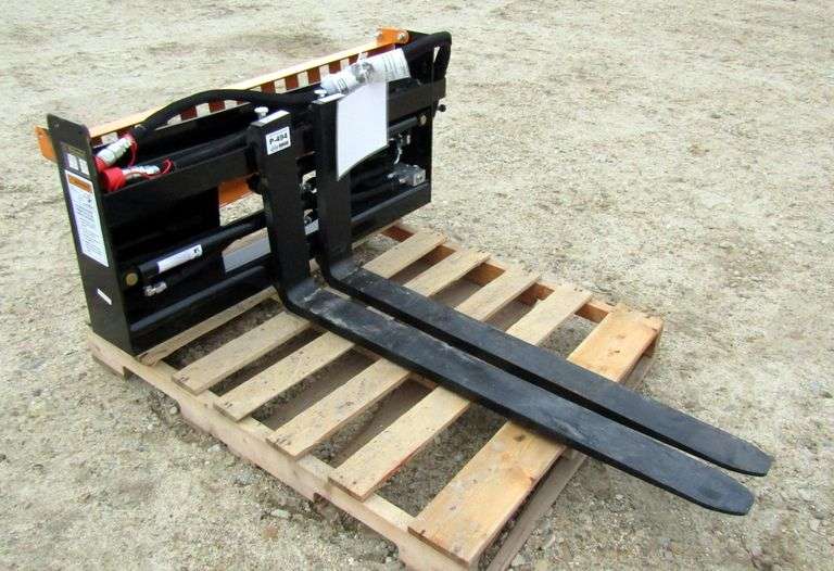 P-494  Wolverine Skid Steer Hydraulic Pallet Forks