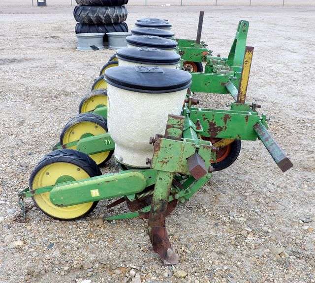 P-144 John Deere 71 Flex Planter